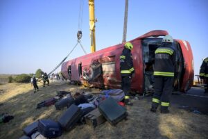 Се преврте автобус во Унгарија: 12 мртви, возачот е уапсен
