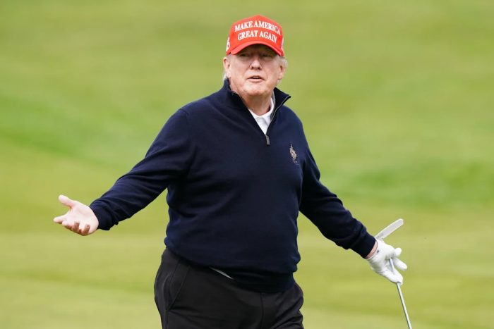 Американски Ф-16 пресретнаа два авиона околу голф теренот на Трамп и ги испратија надвор од забранетата зона за летање