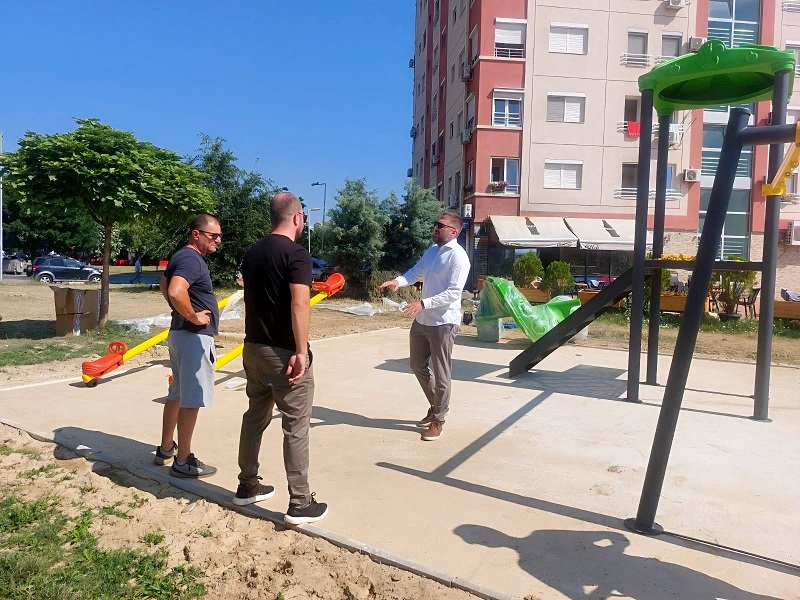Уште едно игралиште за деца во Ново Лисиче, а ни едно не е осветлено навечер