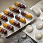 Жештината не попушта, а овие лекови би можеле да бидат смртоносна стапица: Тие ве прават поподложни на топлотен удар и дехидрација