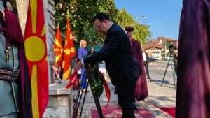 Оддавање почит на загинатите бранители кај Љуботенски бачила