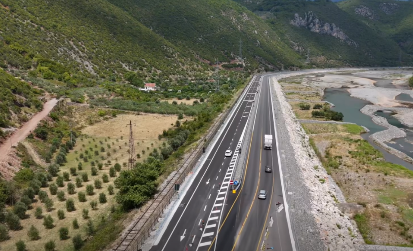 Коридорот 8 во Албанија се проширува кон Ќафасан: Отворен уште еден сегмент од патот што ја поврзува Македонија со Албанија