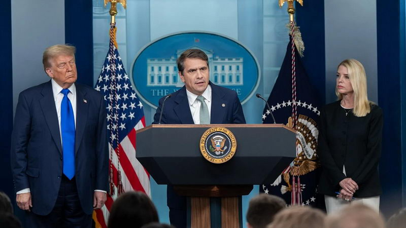 Поранешниот адвокат на Трамп, Тод Бланш е потврден за нов државен обвинител