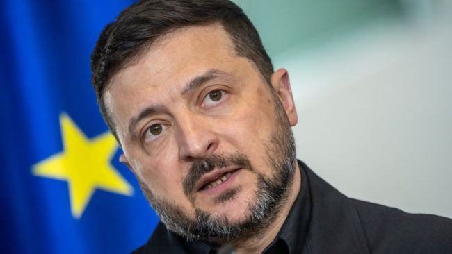 ЗЕЛЕНСКИ ГИ ФАЛИ НАПАДИТЕ ВРЗ РУСКАТА ЛОГИСТИКА, ВЕЛИ ДЕКА И ОБИЧНИТЕ РУСИ ПОЧНАЛЕ ДА ЈА ЧУВСТВУВААТ ВОЈНАТА