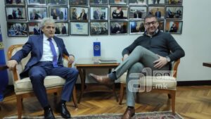 ДУИ му одговори на Мицкоски: „Бараме предвремени избори“