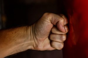 Гостиварка го пријавила синот за семејно насилство