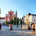 Дали сакате да живеете или работите во Словенија? Земјата ги менува правилата за странците