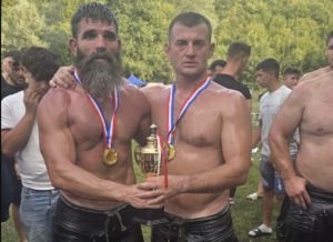 Дејан Митров по 50 минути борба славеше во финалето на меѓународниот пеливански турнир во Пласница