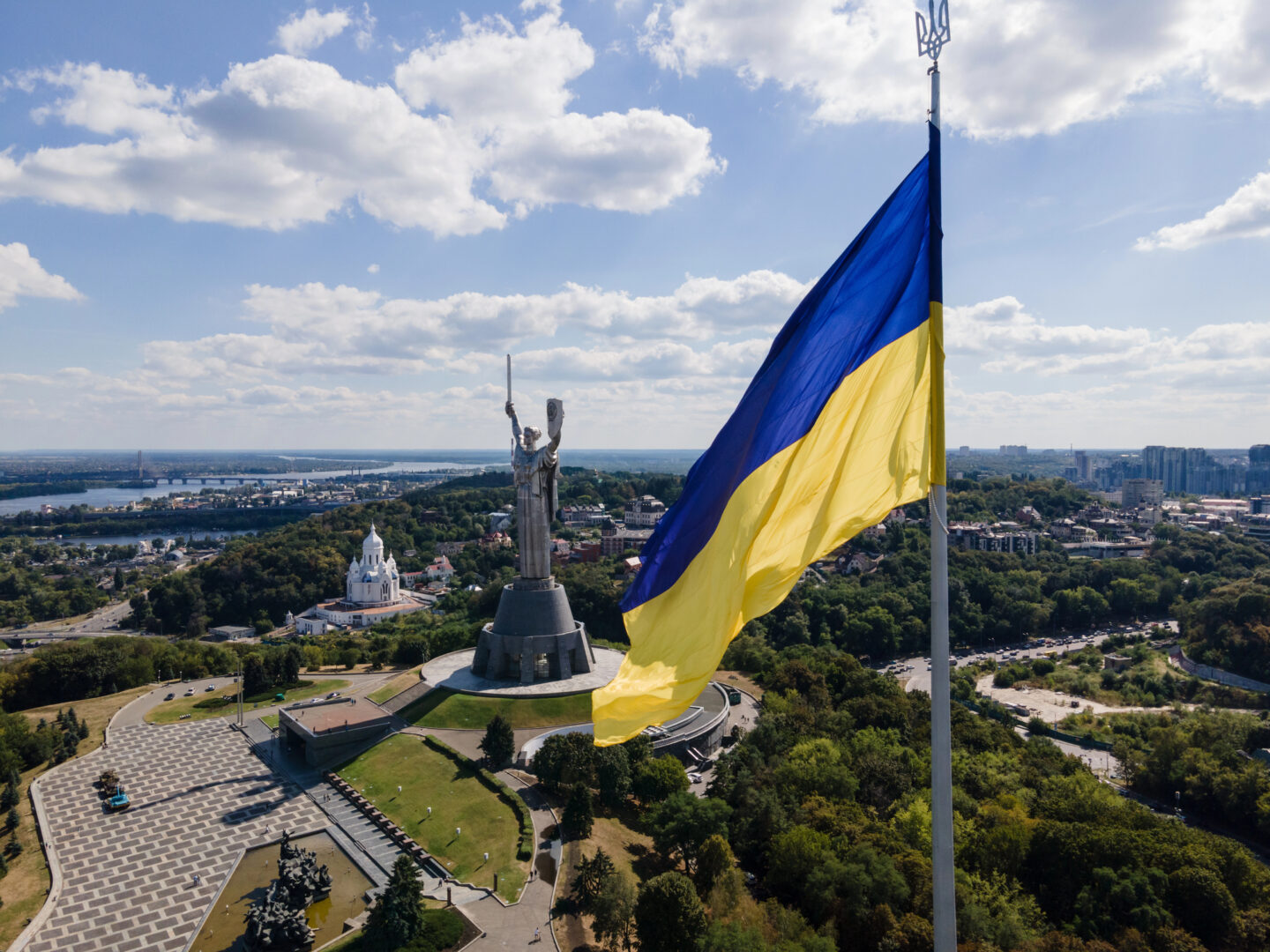 (Видео) Украински дронови погодија две големи руски рафинерии, петмина повредени