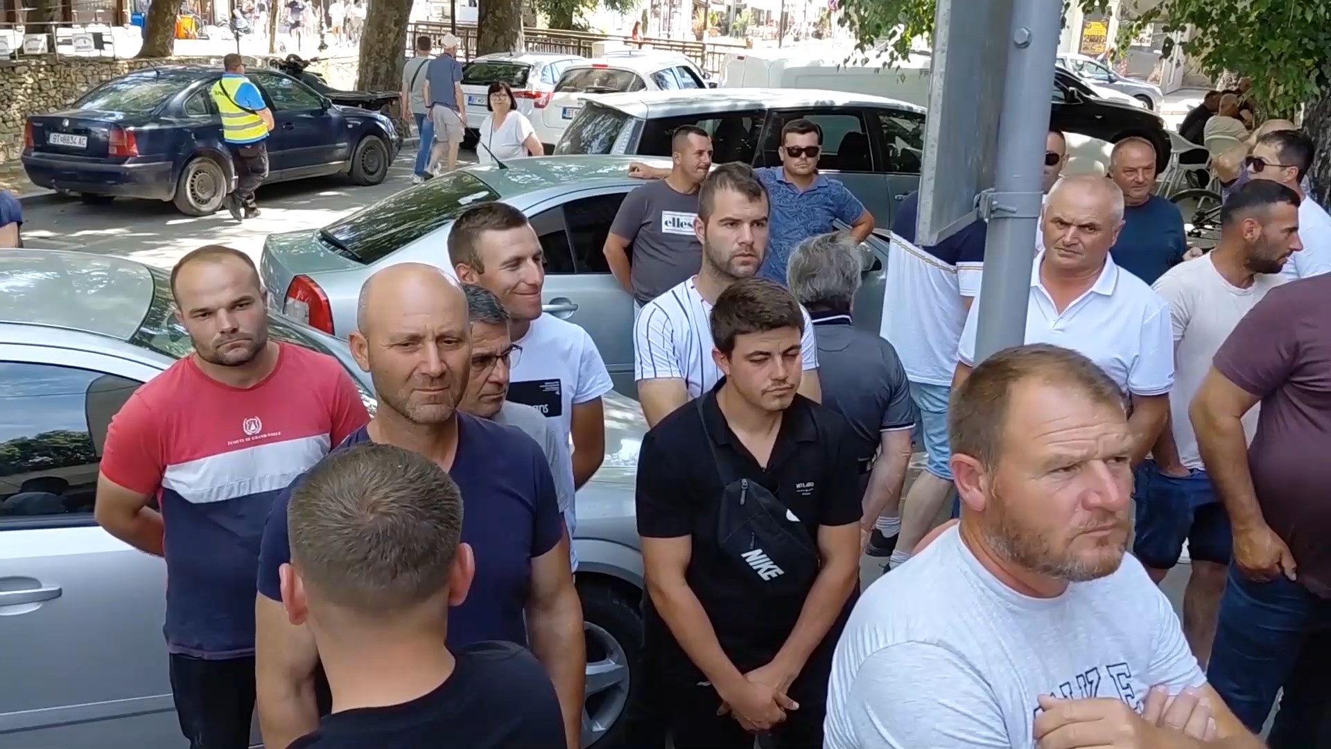 Земјоделците и сточарите од Пелагонија и југозападот бараат средба со премиерот