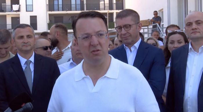 НИКОЛОСКИ: Убав ден е денеска кога може да видиме 47 среќни семејства од најранливите, кои во Дебар добиваат свој стан
