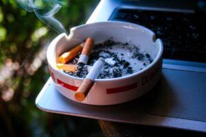 Евростат: Секој шести жител на Европската Унија на возраст од 16 години и повеќе секојдневно користи тутунски и сродни никотински производи