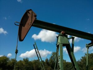 ОПЕК+ го зголемува производството на нафта: Повисоки квоти од септември