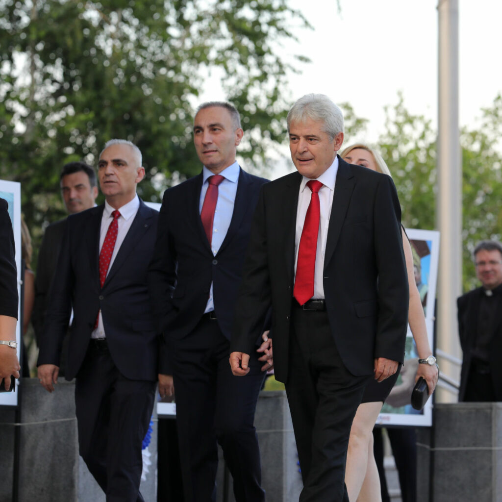 ВЛЕН тврди: Блиските на груби тргнаа против ДУИ