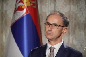 Србија пред избори: Владата го усвои предлогот за распуштање на Собранието и му го достави на Вучиќ