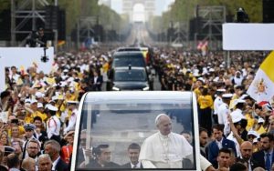 Околу 800.000 луѓе на Литургијата на папата Лав XIV во Париз