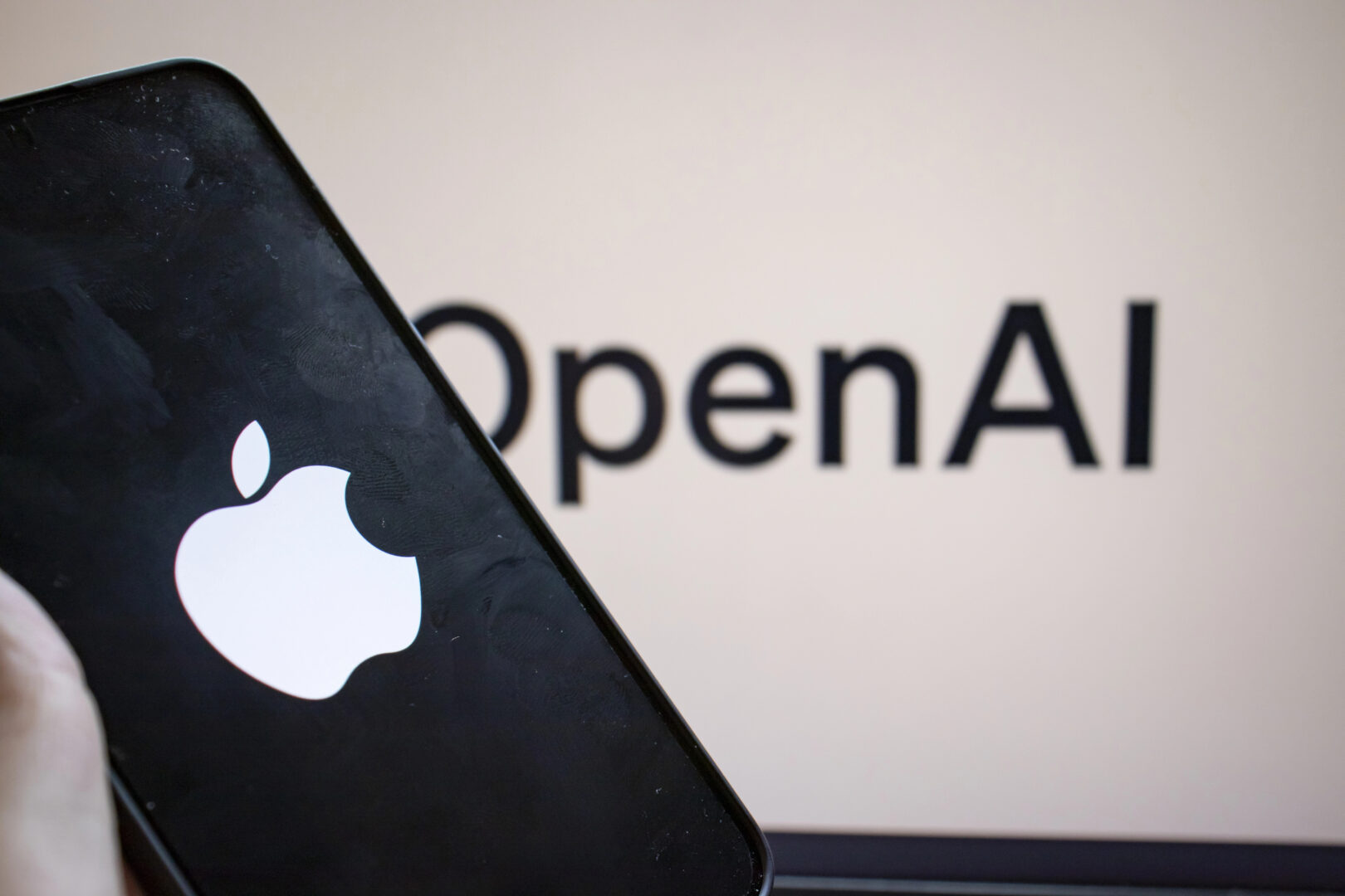 Сериозни обвинувања за кражба: Apple тврди дека OpenAI ги користи нивните тајни за нов хардвер