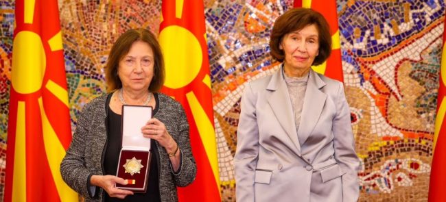 СВЕТЛАНА МОЈСОВ, НАУЧНИЧКАТА ШТО ГО ОТКРИ ПЕПТИДОТ ЗА ЛЕКУВАЊЕ ДЕБЕЛИНА, ОДЛИКУВАНА СО ПРЕТСЕДАТЕЛСКИОТ ОРДЕН „8 СЕПТЕМВРИ“