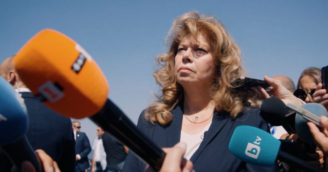 БУГАРСКАТА ПРЕТСЕДАТЕЛКА ЈОТОВА ВЕЛИ ДЕКА ГИ НАПРАВИЛЕ СИТЕ ЗАКОНСКИ ИЗМЕНИ ЗА ДА МОЖЕ ОМО „ИЛИНДЕН ПИРИН“ ДА СЕ РЕГИСТРИРА, АМА СЕКОГАШ ИМ НЕДОСТАСУВА НЕКОЈ ДОКУМЕНТ