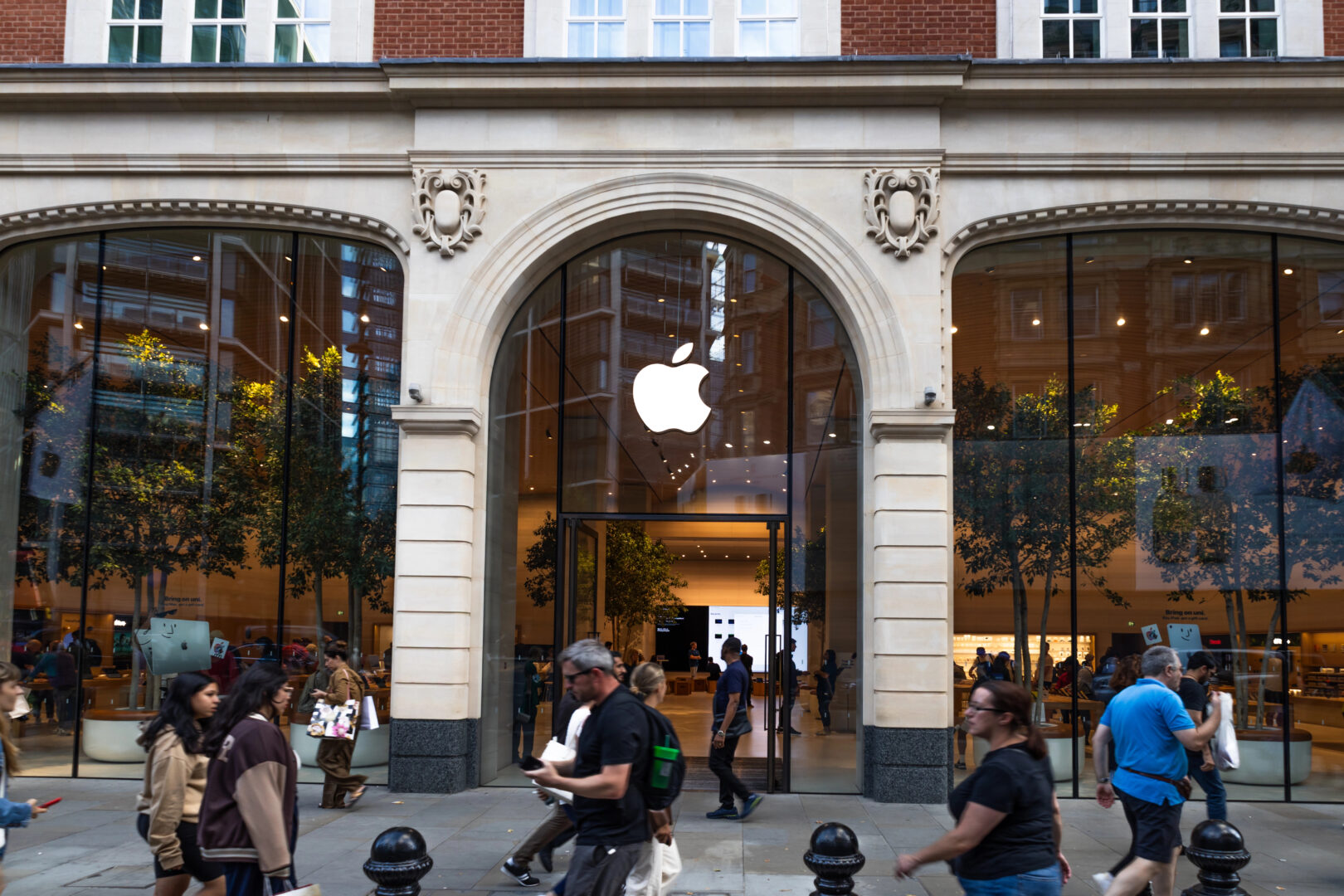 Apple ги менува правилата во ЕУ: Комисијата е задоволна, Epic Games критикува
