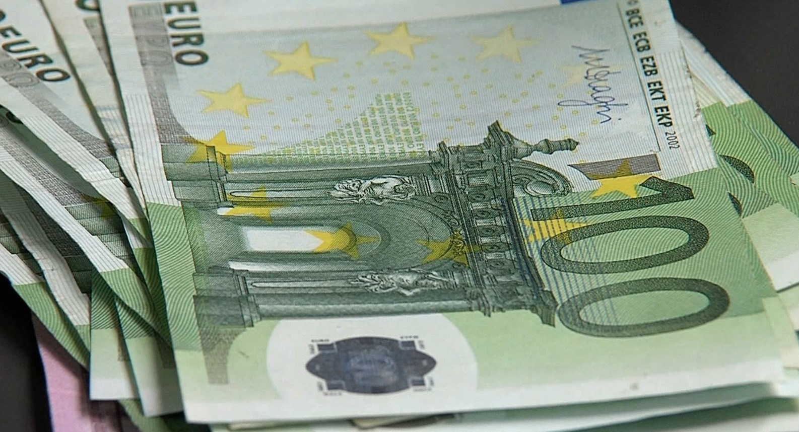 Јулските плати зголемени за 2 евра во однос на јуни