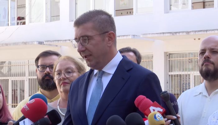 МИЦКОСКИ: Животот има многу предизвици кои треба да ги совладувате сами или заедно со своите родители и со другарите во училиштето