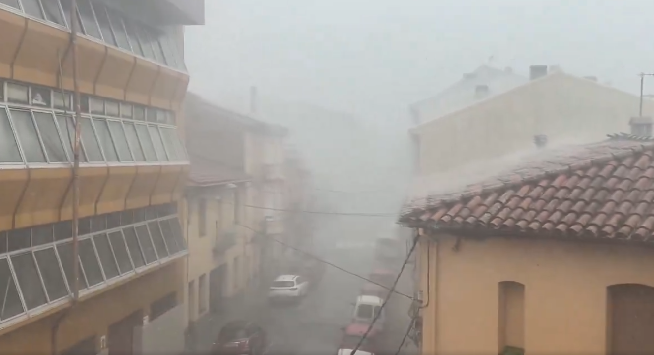 (ВИДЕО) НЕВРЕМЕ ИМАШЕ ВО ИТАЛИЈА, СЛОВЕНИЈА И ХРВАТСКА: Ветерот се движел со брзина од 103 километри на час