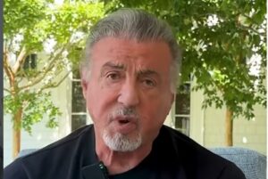 (ВИДЕО+ФОТО) По повеќе од една година – Силвестер Сталоне вели дека не се согласил на улогата на Трамп како „специјален амбасадор“: „Му се заблагодарив и се поздравив“