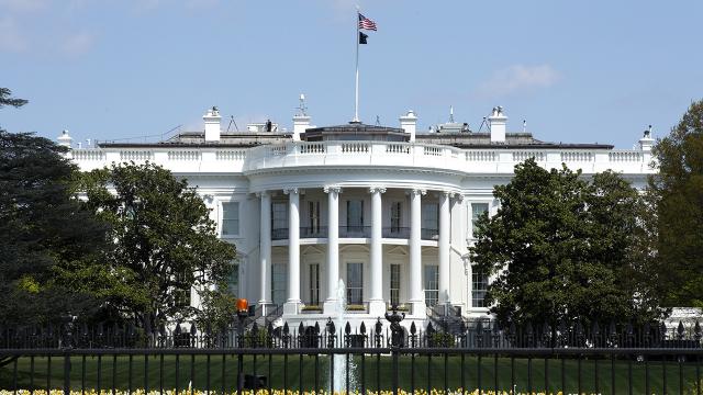 CNN, MS NOW и Politico ја тужат администрацијата на Трамп по забраната за пристап во Белата куќа