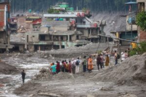 Бројот на жртви од поплавите во Непал се искачи на 1.344, речиси 5.000 се водат како исчезнати