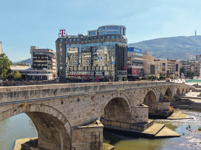 Камениот мост добива нов сјај, започнаа активностите за архитектонско и декоративно осветлување