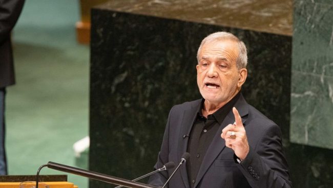 ИРАН НЕМА НИКОГАШ ДА ИМ СЕ ПОТЧИНИ НА САД, КАЖА ПРЕТСЕДАТЕЛОТ ПЕЗЕШКИЈАН ОТКАКО ТРАМП СЕ ЗАКАНИ СО НЕГОВО УНИШТУВАЊЕ