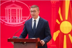 Му пишувал дека е свиња и дека ќе го коле на плоштад, Мицкоски за заканите од 39-годишниот маж