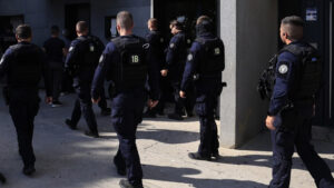 (ВИДЕО) Скандал во Франција: Снимени се полицијаци како упатуваат расистички и екстремистички коментари