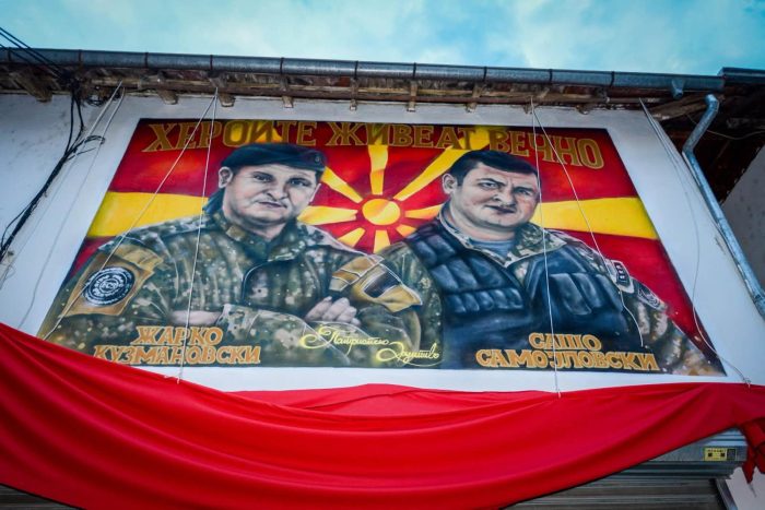 Тошковски на откривање на муралот посветен на Жарко Кузмановски и Сашо Самојлоски, загинати во Диво Насеље 2015 година