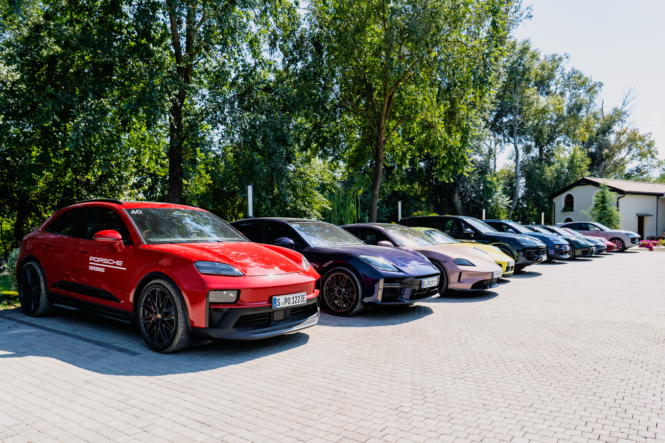 Porsche Road Show ги спои најновите технологии и страста кон возењето