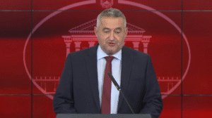 Клековски: Прободениот 13-годишник се уште е во критична состојба