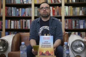 Антоновски за песната на Минас: Да им го предадеме јазикот, а не стравот