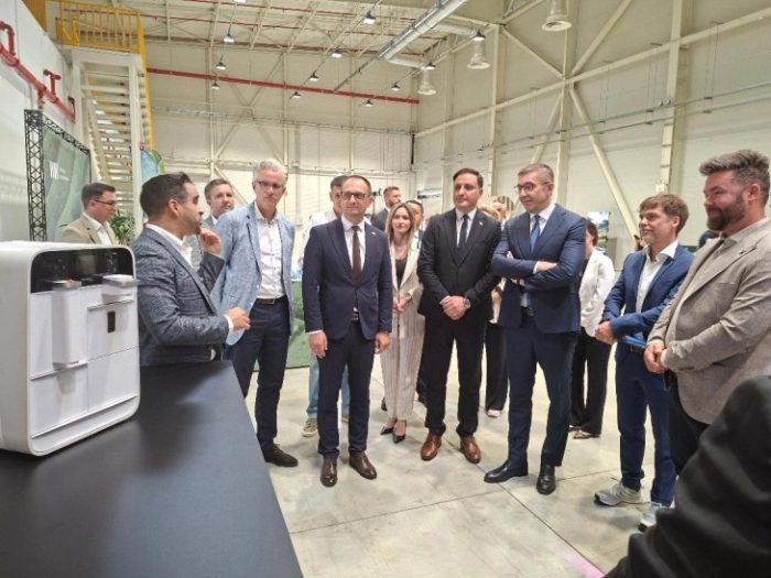 МИЦКОСКИ: Компанијата ВИК ја проширува инвестицијата во Индустриската зона во Прилеп и отвора нови 300 работни места