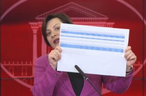 Димитриеска-Кочоска: „Весела математика“ се обвинувањата за задолжување од 1,3 милијарди евра
