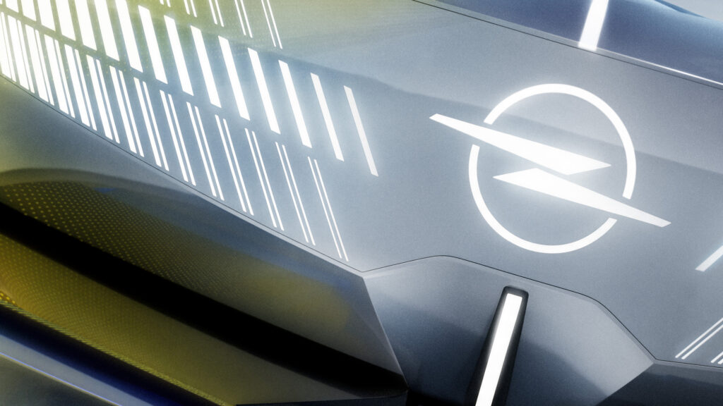 Opel го покажа STX Concept – вака ја гледа иднината на караваните