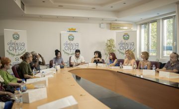 Учесниците на Меѓународната ликовна колонија „Лихнид – Охрид“ на прием кај градоначалникот Пецаков
