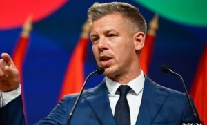 Унгарскиот парламент му го укина имунитетот на премиерот Петер Маѓар