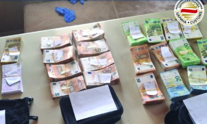 Унгарец сакал нелегално да внесе 200.000 евра во Македонија