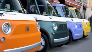 Италија ќе дозволи паркирање попреку за малечки автомобили