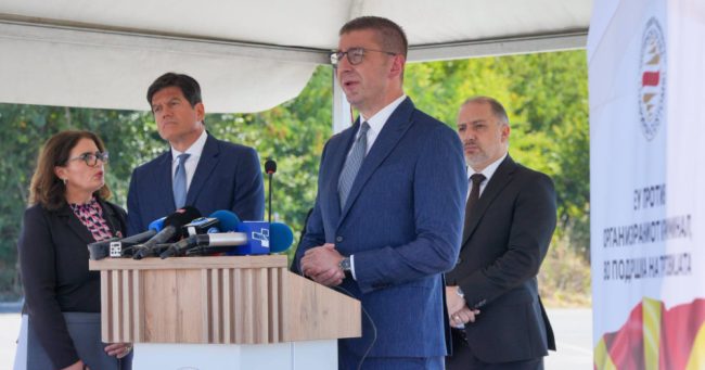 ЈАС СУМ СЕПАК ИНСТИТУЦИЈА, ИНАКУ ЗНАМ КАКО ДА ГИ РЕШАМ ТИЕ РАБОТИ, РЕЧЕ МИЦКОСКИ ЗА ЗАКАНИТЕ ОД ЖИТЕЛ НА ЧЕРКЕЗИ