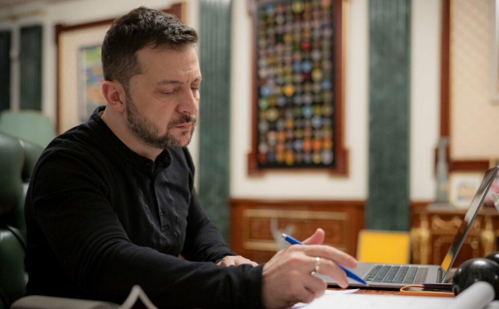 ЕУ утре ќе ѝ исплати на Украина 3,3 милијарди евра за ракети и дронови