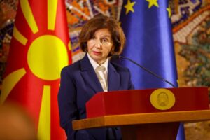 Сиљановска-Давкова по повод 8. Септември: Нашата визија е стабилна европска држава, татковина во која младите нема да пакуваат куфери
