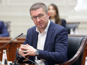 „Градски воз“ на македонските шини: Мицкоски и Николоски со воз од Зелениково до Скопје