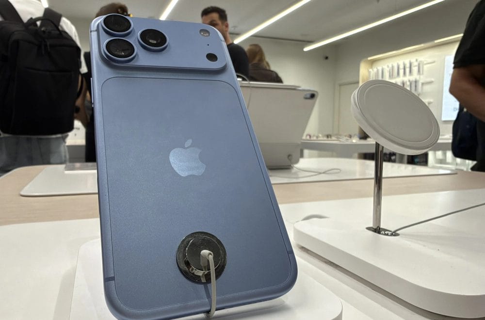Купувачи на „iPhone 18 Pro“ пријавуваат необичен проблем